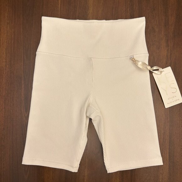 NWT Athleta + Alicia Keys Elation Ribbed Bike Shorts Cream Color Size Medium - Picture 1 of 16
